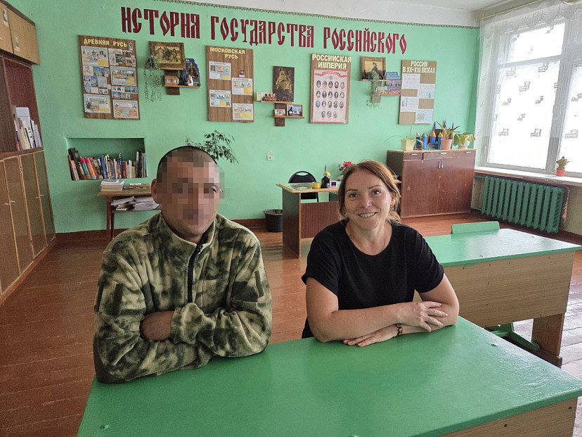 Саратовский боец с позывным «Шейх» в отпуске навестил родную школу
