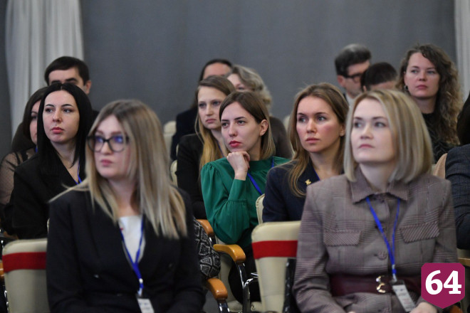 Губернатор вручил дипломы выпускникам школы молодых управленцев 