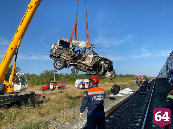Три человека погибли во внедорожнике при столкновении с поездом под Саратовом