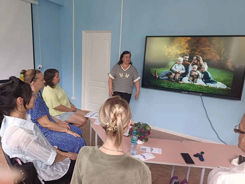 Саратовских будущих мам знакомят с бесплатными услугами для родителей 