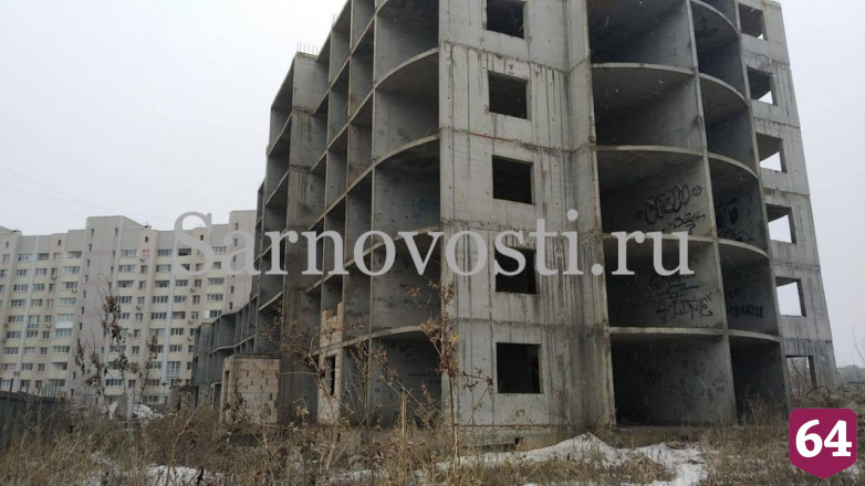 Школьница покалечилась при падении с недостроя под Саратовом