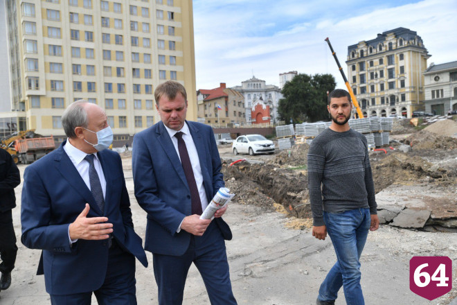 Губернатор поторопил строителей сквера в Саратове 