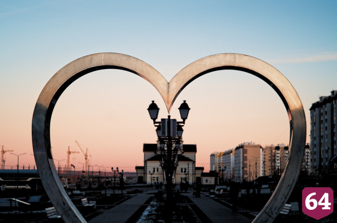 Горожане делятся в сети фотографиями предновогоднего Саратова