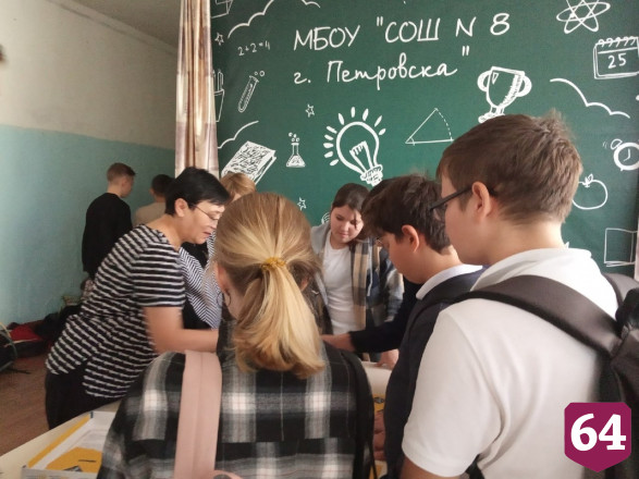 Саратовские ученики отказываются от смартфонов на переменах