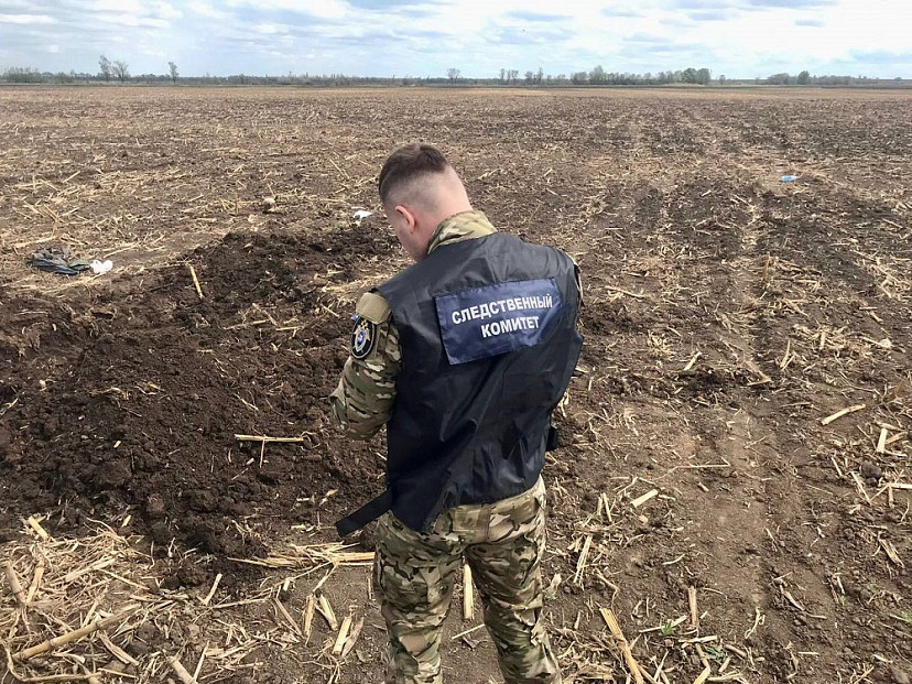 Тракторист нашел в поле останки человека  