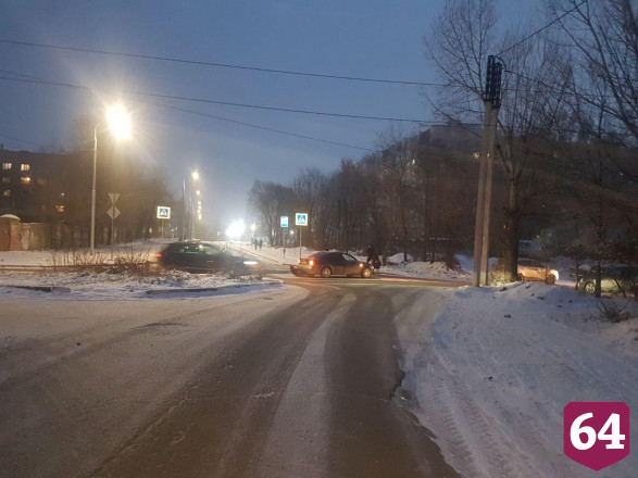 В Саратове автоледи на иномарке спровоцировала ДТП с пострадавшей