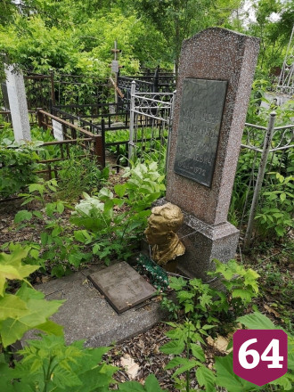 На экскурсии по кладбищу в Саратове познакомят с судьбами известных писателей