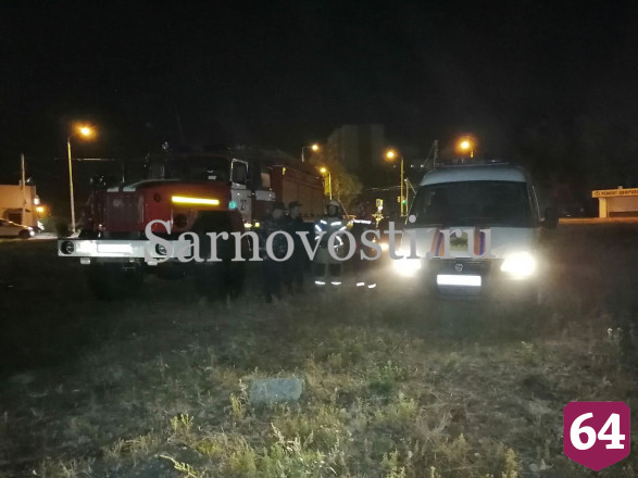 Под Саратовом локомотив врезался в заглохшее на рельсах такси