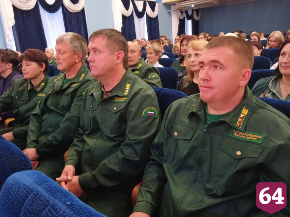 В Саратове юным лесоводам подарили гаджеты и спортинвентарь