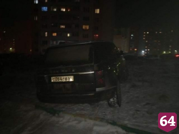 Саратовцы пожаловались на «загадившего газоны» автохама