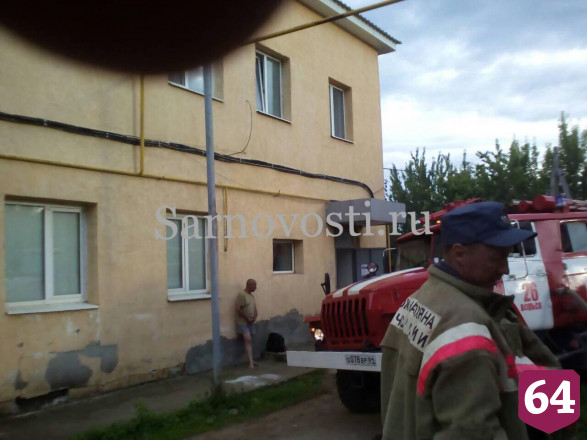 Горожанка выпрыгнула из окна горящего дома 