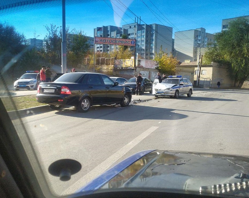 На Лунной полицейский автомобиль попал в ДТП