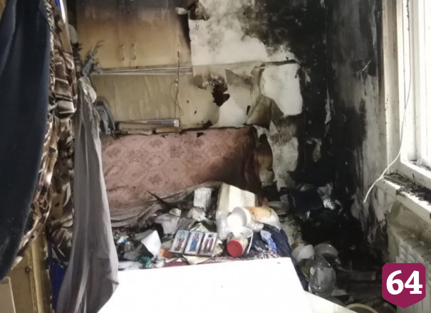 Саратовские пожарные отбили от огня дом на две семьи