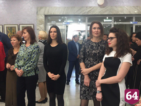 Спикер облдумы на выставке живописи взялся за кисть