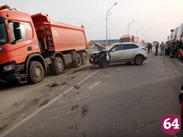 Два человека покалечились в ДТП с автовозом под Саратовом