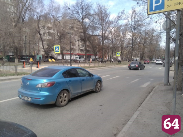 В центре Саратова иномарка задним ходом сбила пенсионера