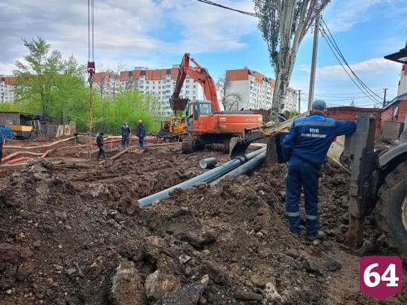В Энгельсе продолжают противоаварийные работы на коллекторе