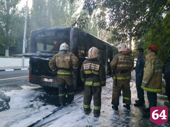 В Саратове полыхал автобус № 11