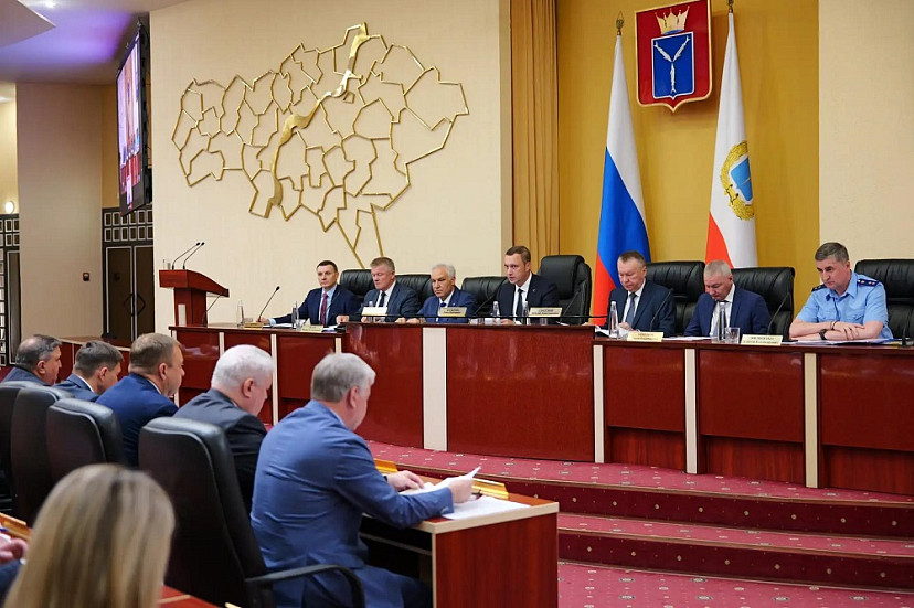 Губернатор поручил минздраву планировать поставку лекарств на 2027 год