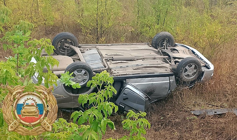 Девушка опрокинула «Ладу» на крышу под Энгельсом