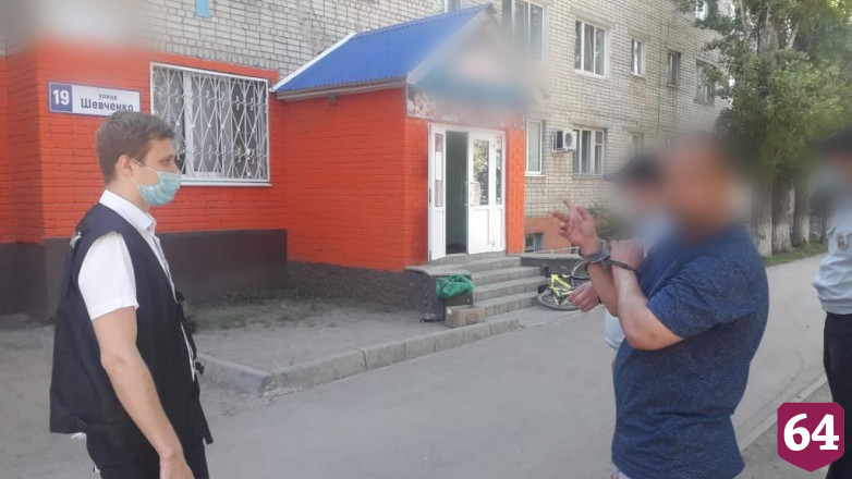 Удар ножом в грудь прохожему саратовец объяснил самообороной 