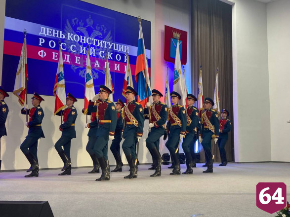Саратовцы в День Конституции получили награды за труд 