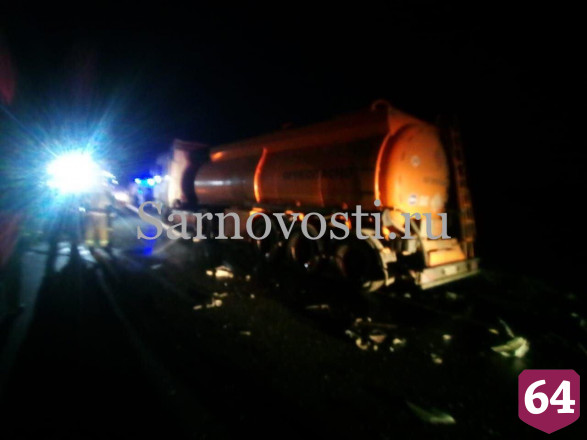 Под Саратовом в ДТП с бензовозом погиб водитель «Жигулей»