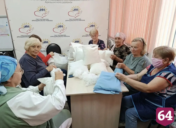 Саратовские женщины сшили 91 подушку для бойцов СВО 