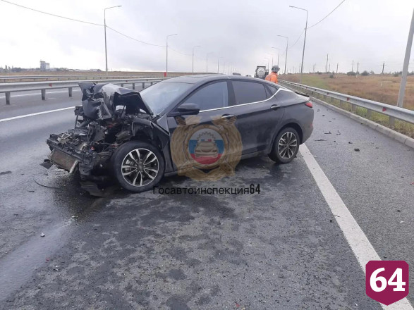 Автоледи пострадала в ДТП с грузовиком на окраине Саратова