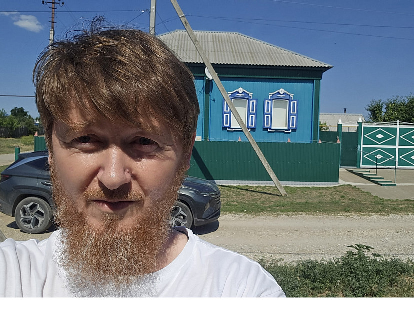 Саратовский священник спасает уникальные деревянные наличники