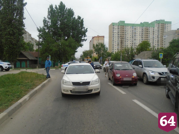 Девушка попала в больницу после удара 2 машин под Саратовом