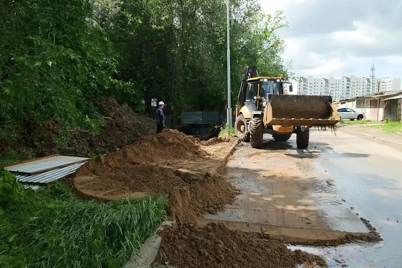 В Саратове заменили полностью изношенный водопровод на улице Уфимцева