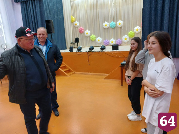 Депутат провел в саратовском селе мастер-классы по боксу и теннису