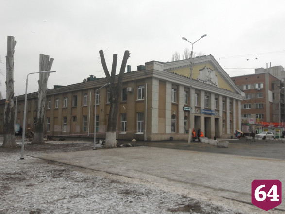 Молодой мужчина сорвался с крыши ДК и разбился насмерть 
