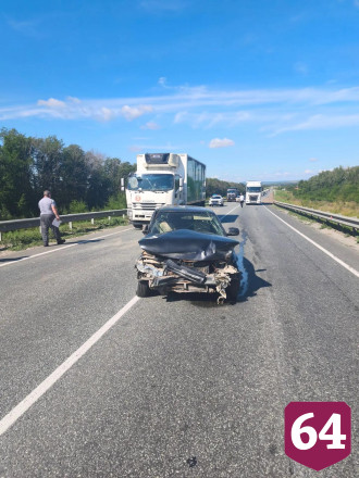 ДТП с грузовиком «Пятерочки» на саратовской трассе стало причиной пробки