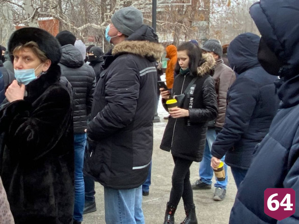 Участники незаконной акции в Саратове обматерили полицейских