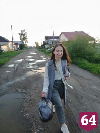 Студентка на самоизоляции записала интервью с огородным пугалом