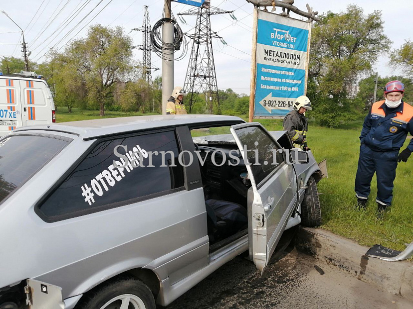 Четыре человека попали в больницу после аварии в Энгельсе