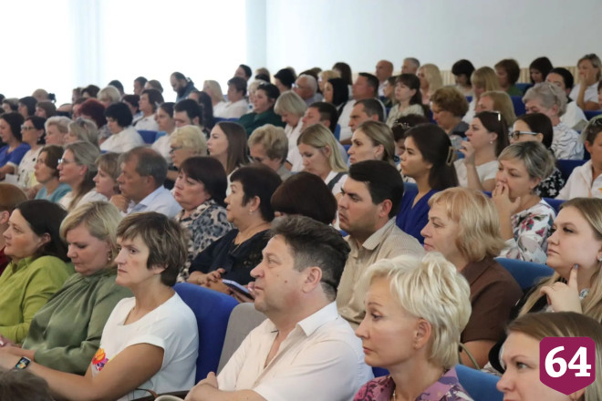 Саратовские медики на педагогическом форуме учили оказывать первую помощь 