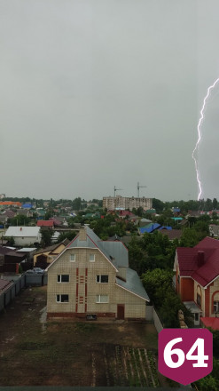 Ливень с градом идет в Саратов из Балакова