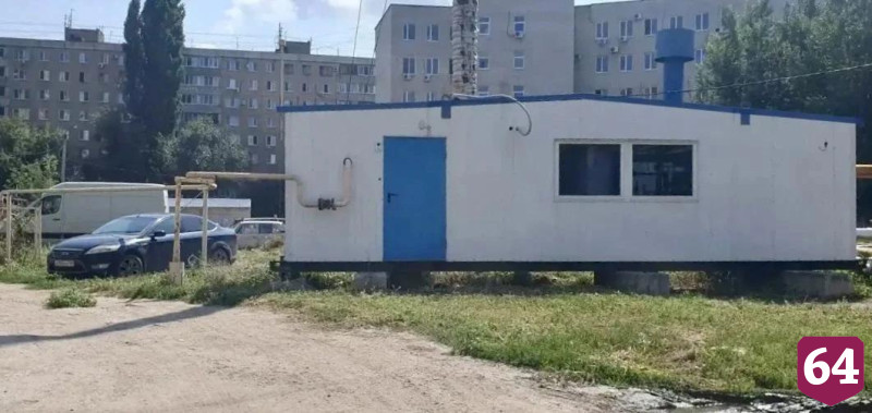В Энгельсе демонтируют неэстетичные вывески и удаляют граффити