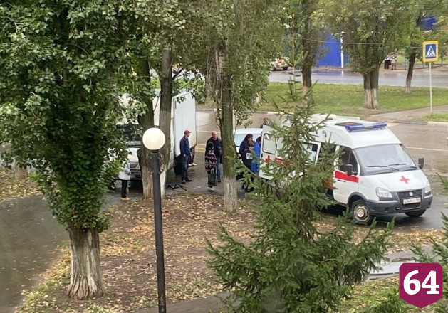Двое детей на самокате врезались в автомобиль  