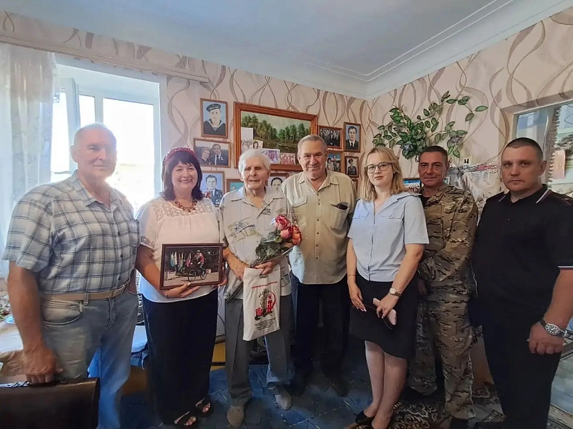 Саратовского ветерана труда радуют 5 внуков и 9 правнуков 