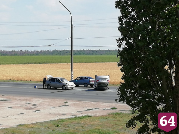 Автомобиль перевернулся на крышу на пути к Балаковской АЭС 