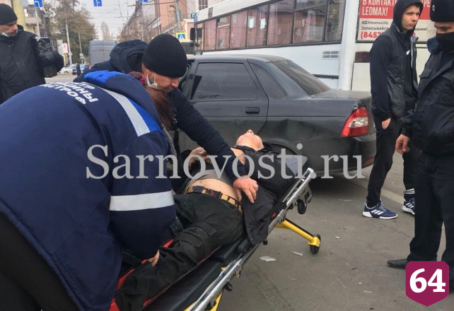 У саратовского вокзала легковушка задавила нарушителя