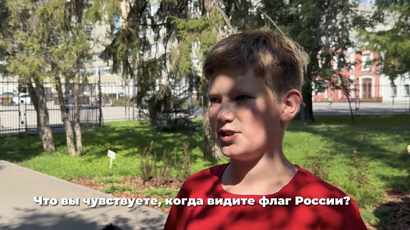 Российский триколор ассоциируется у саратовцев с гордостью, победой и честью