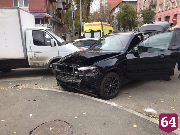 Женщина с ребенком травмировались в ДТП в центре Саратова