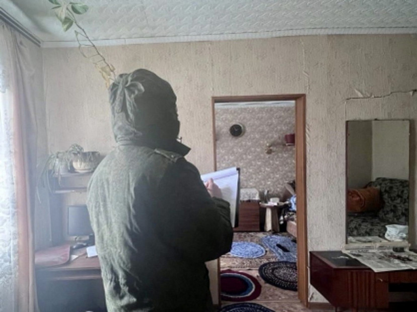 Спасатели вскрыли квартиру на Коммунистической и нашли труп мужчины