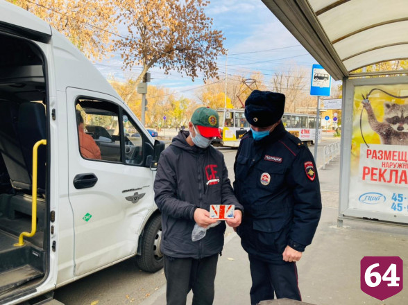 Саратовских таксистов обязали носить маски