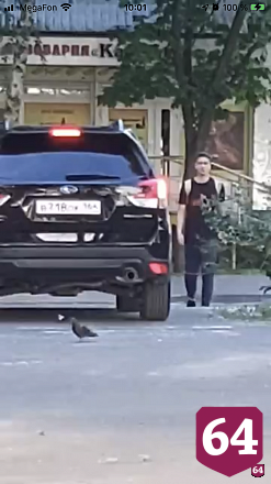 Автохама оштрафовали за проезд по тротуару в центре Саратова